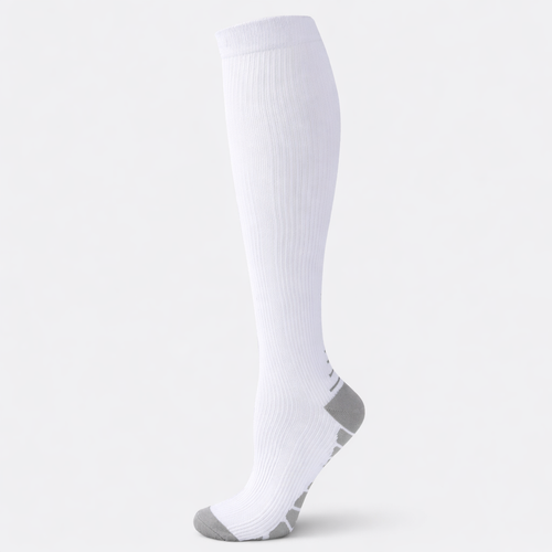 Weiße Sportsocke auf grauem Hintergrund.png